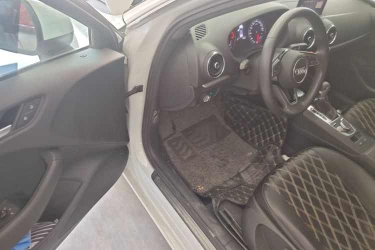 Audi A3 2018 car image #16