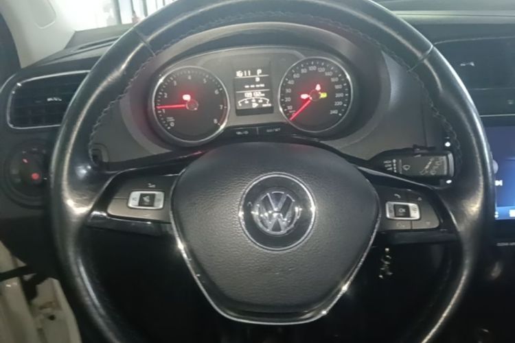 Volkswagen Polo 2016 car image #15