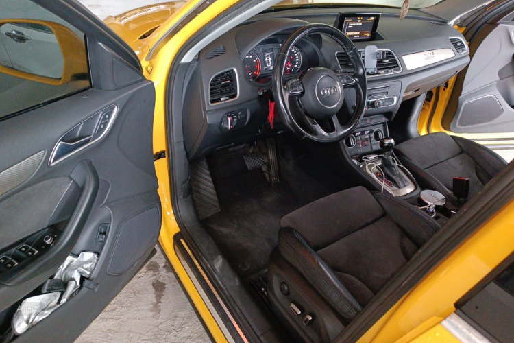 Audi Q3 2016 car image #18