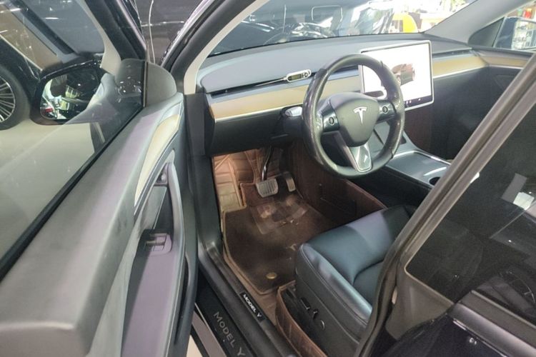 Tesla Model Y 2023 #16 Tesla Model Y 2023 car image #16