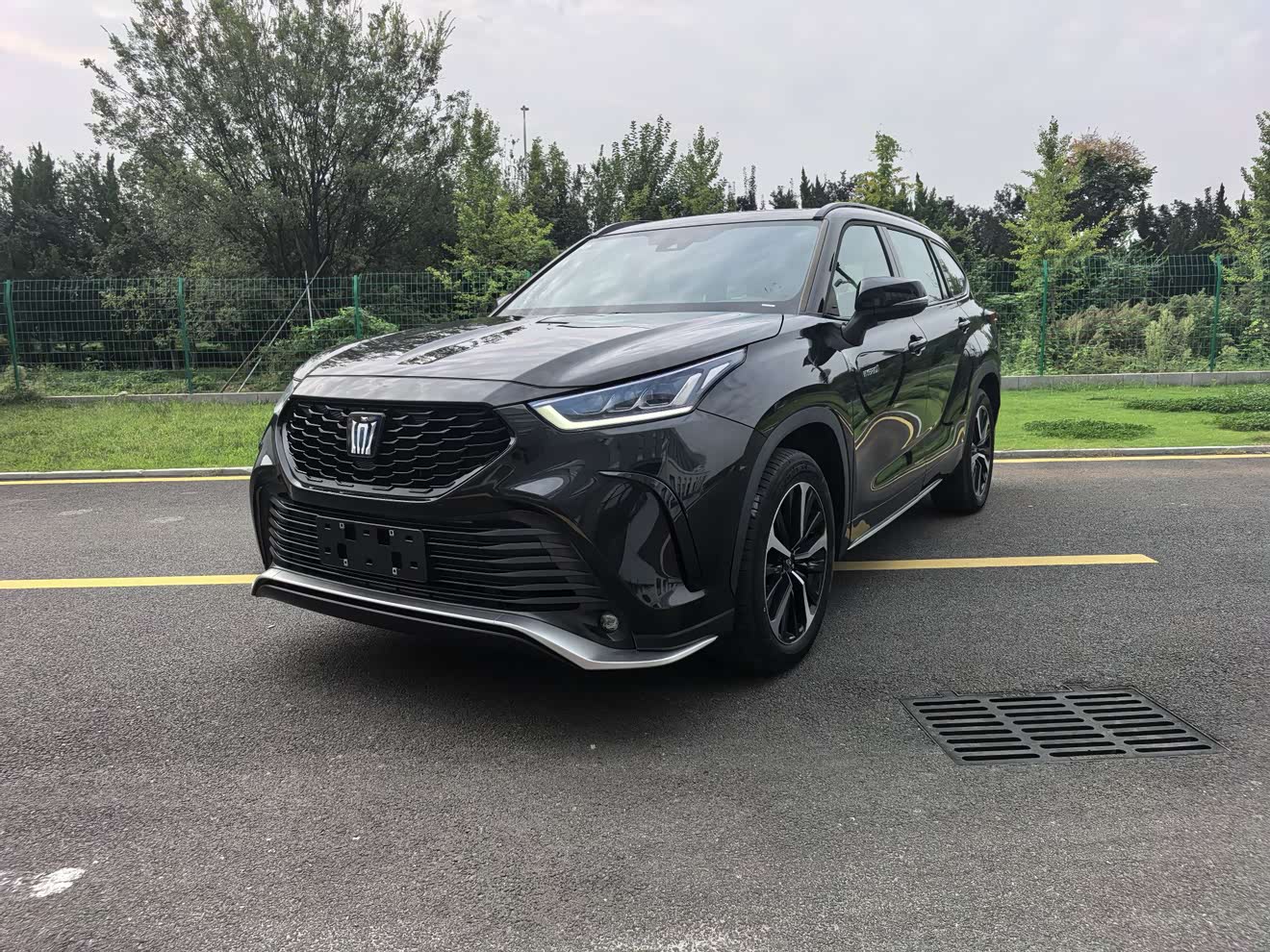 Toyota Crown Kluger 2025 immagine di auto 