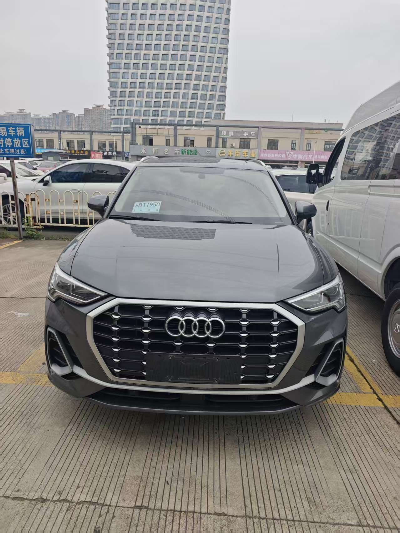 Audi Q3 2022 car image #2