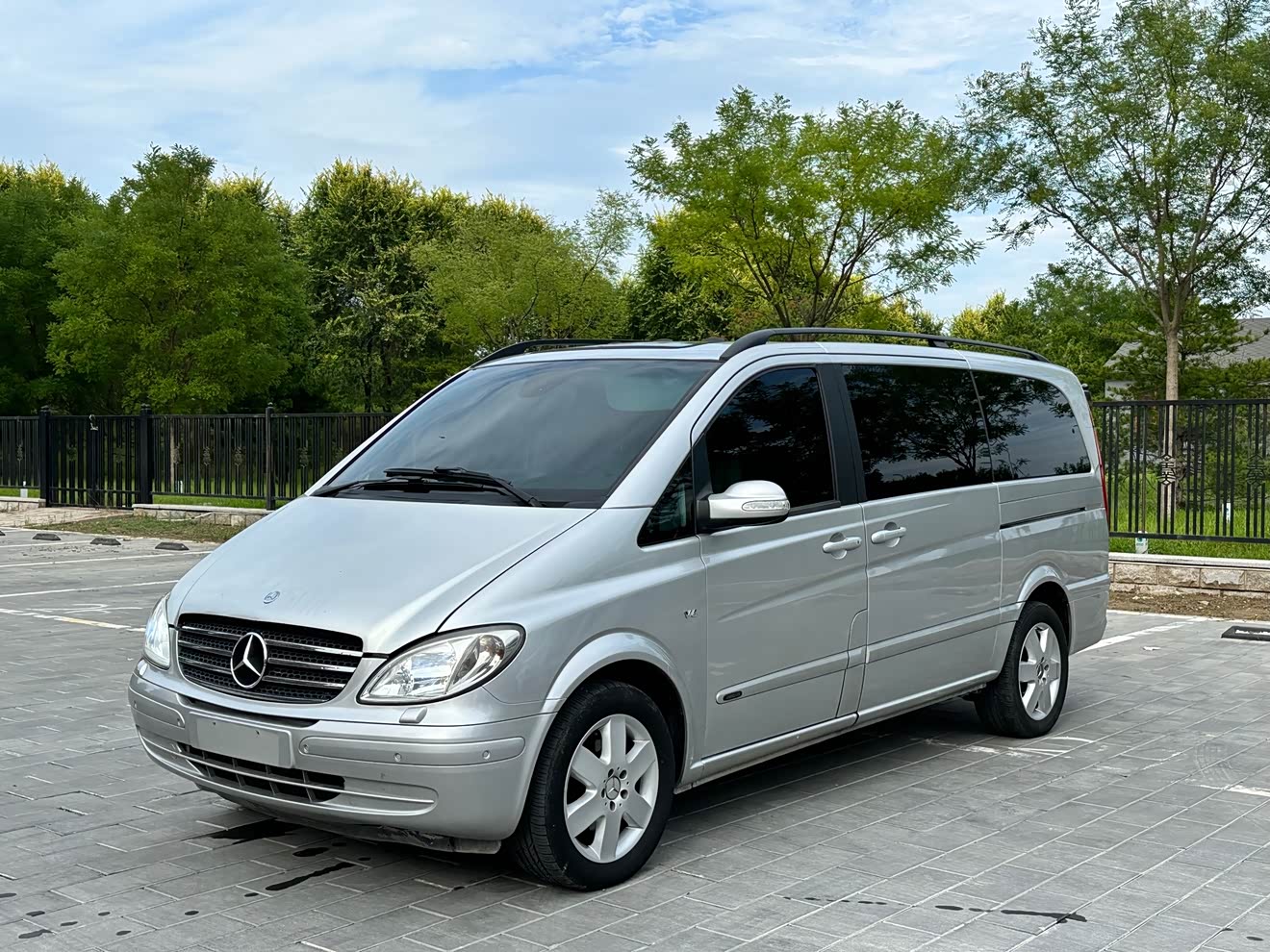 Mercedes-Benz Viano (Imported) 2008 car image 