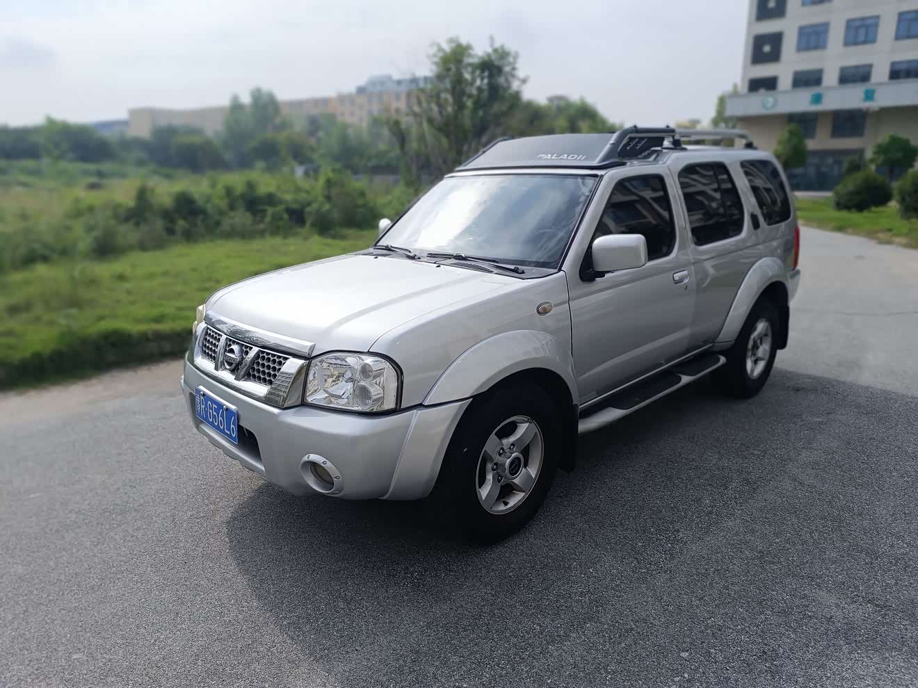 Nissan Paladin 2010 汽车图片 