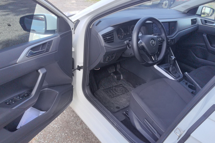 Volkswagen Polo 2020 car image #12