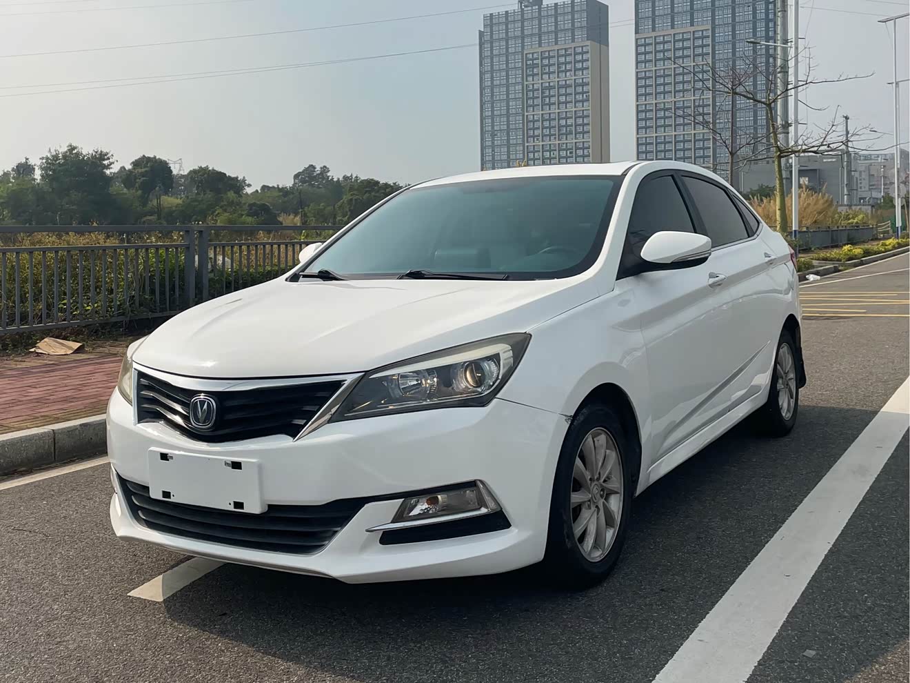 Changan Alsvin V7 2015 car image 