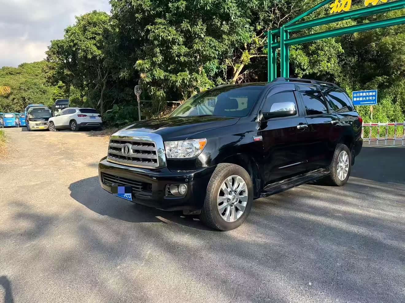Toyota Sequoia 2011 汽车图片 
