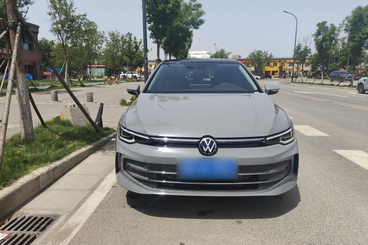 Volkswagen Golf 2026 car image #3