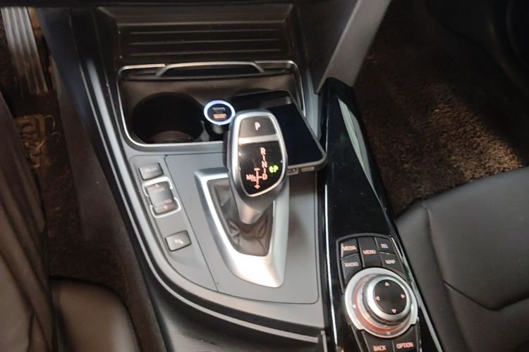 BMW 3 Series 2017 car image #18