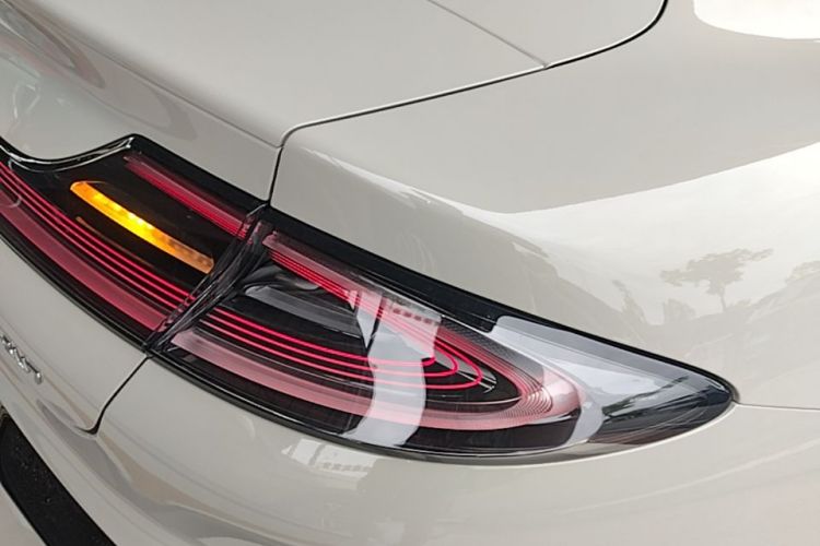 MI SU7 2025 immagine di auto #8