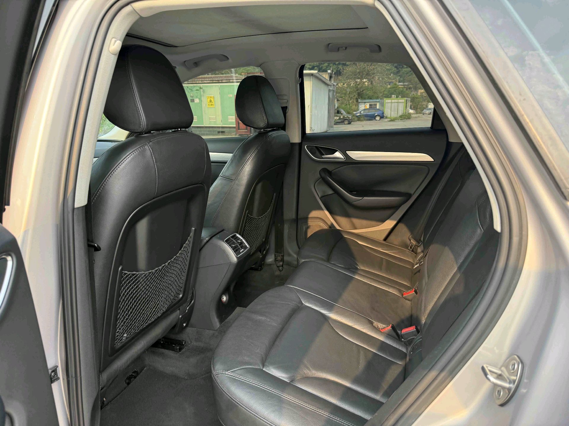 Audi Q3 2014 car image #8