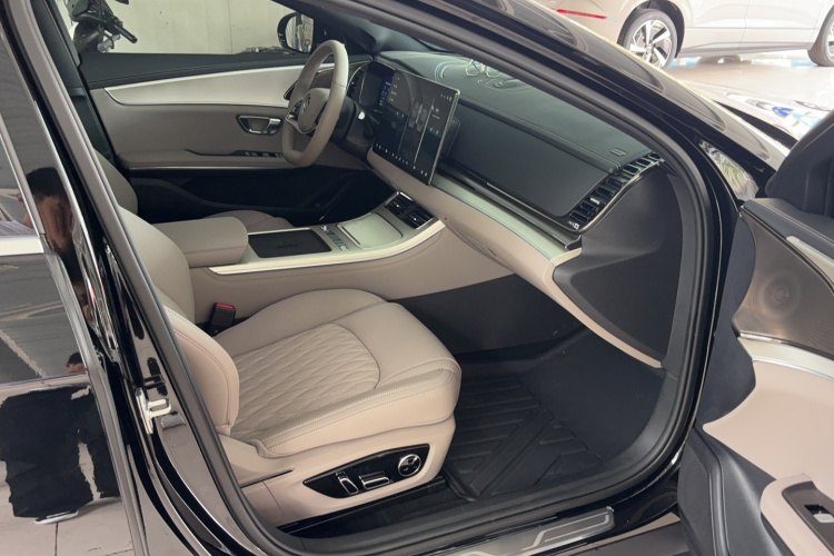 BYD Han 2025 car image #8