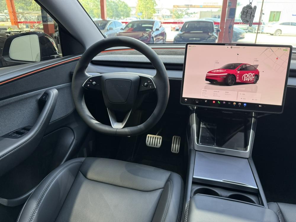 Tesla Model Y 2025 #11 Tesla Model Y 2025 car image #11