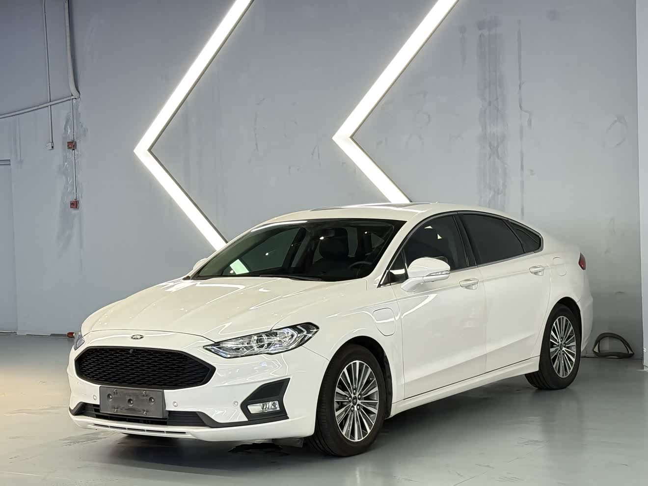 Ford Mondeo New Energy 2020 car image 