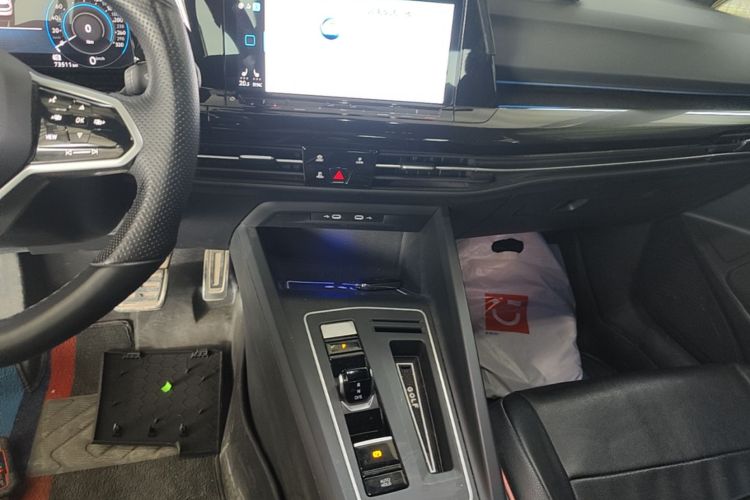 Volkswagen Golf 2022 car image #13