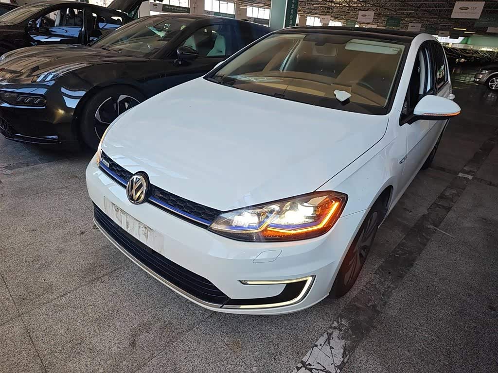 Volkswagen Golf Pure Electric 2020 Volkswagen Golf Pure Electric 2020 car image