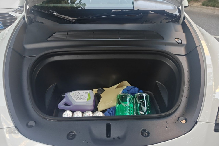 Tesla Model Y 2022 car image #22