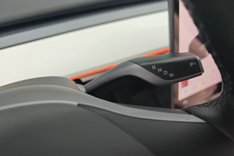 Tesla Model Y 2021 car image #14