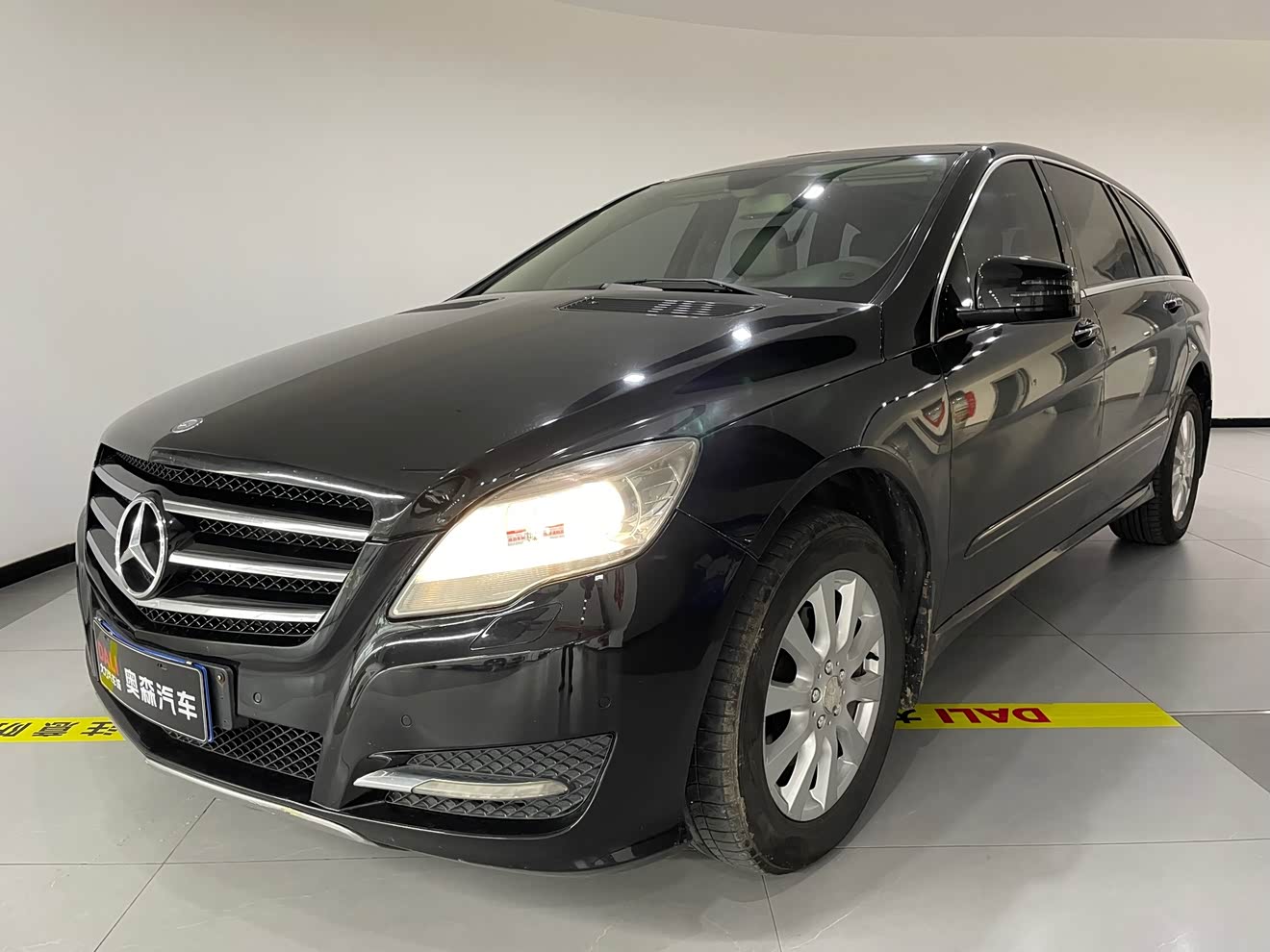 Mercedes-Benz R Class 2013 car image 