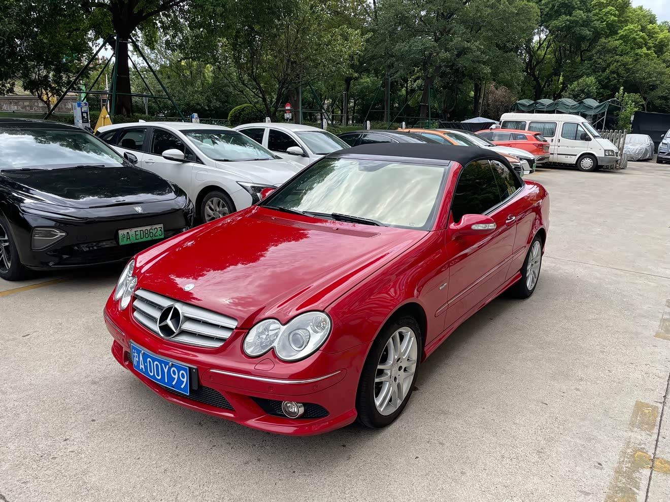 Mercedes-Benz CLK Class 2009 car image 