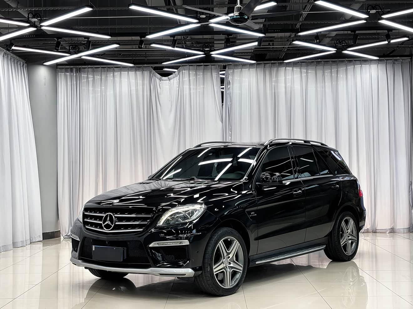 Mercedes-Benz M AMG 2015 Mercedes-Benz M AMG 2015 صورة سيارة