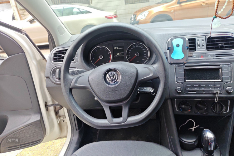 Volkswagen Polo 2015 صورة سيارة #12
