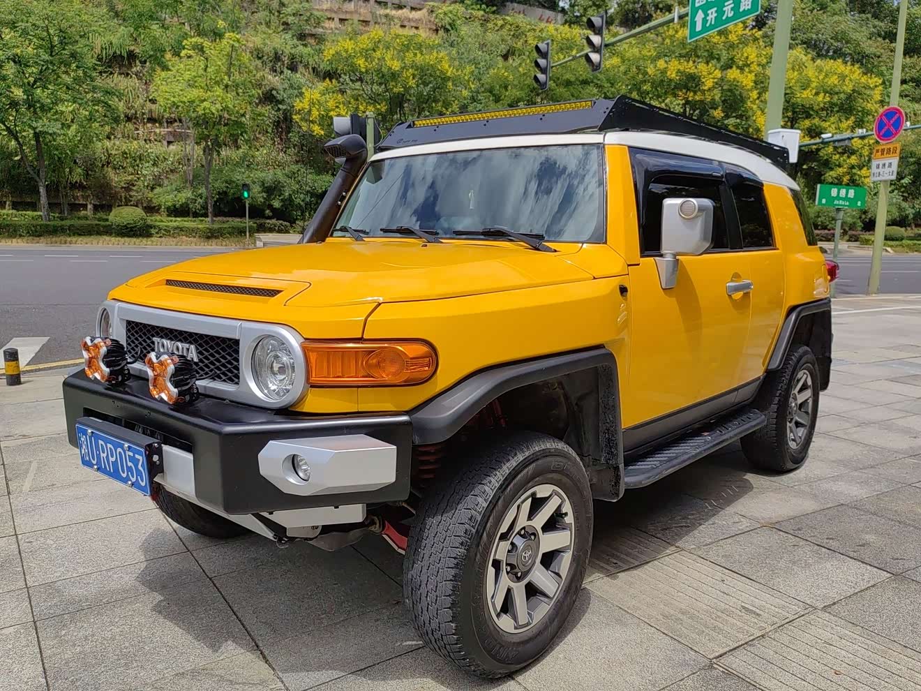 Toyota FJ Cruiser 2018 car image 