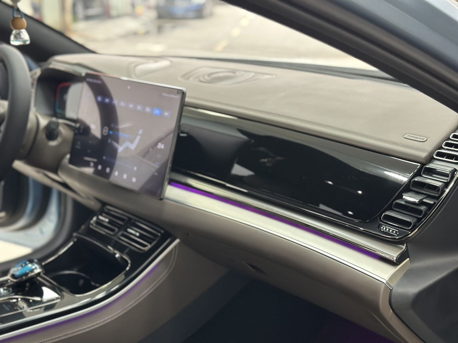 BYD Han 2023 car image #16