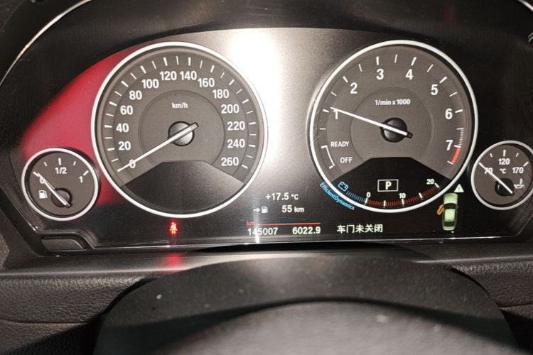 BMW 3 Series 2018 car image #12