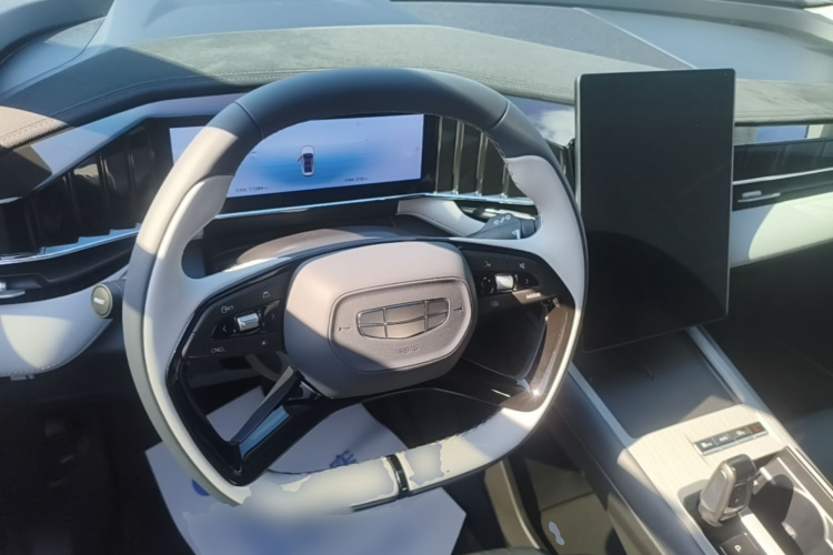 GEELY Boyue L 2024 car image #15