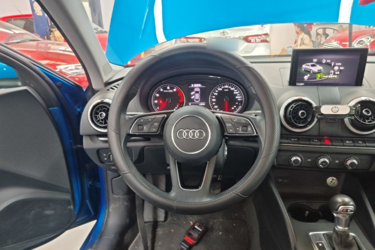 Audi A3 2018 car image #11
