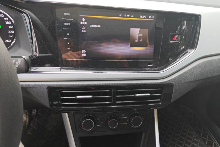 Volkswagen Polo 2021 car image #13