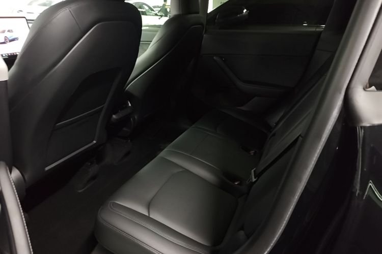 Tesla Model Y 2022 car image #17