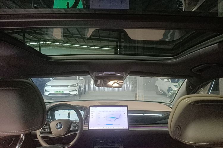 BYD Han 2024 car image #18
