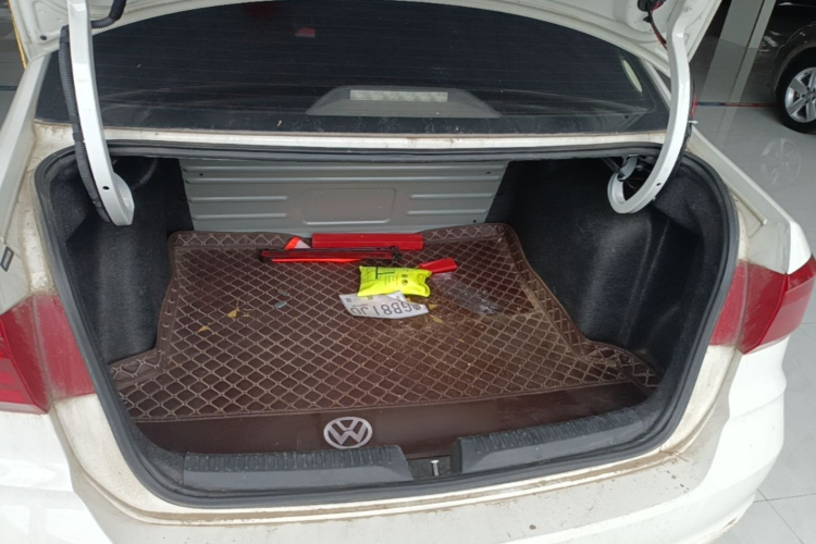 Volkswagen Santana 2018 car image #19