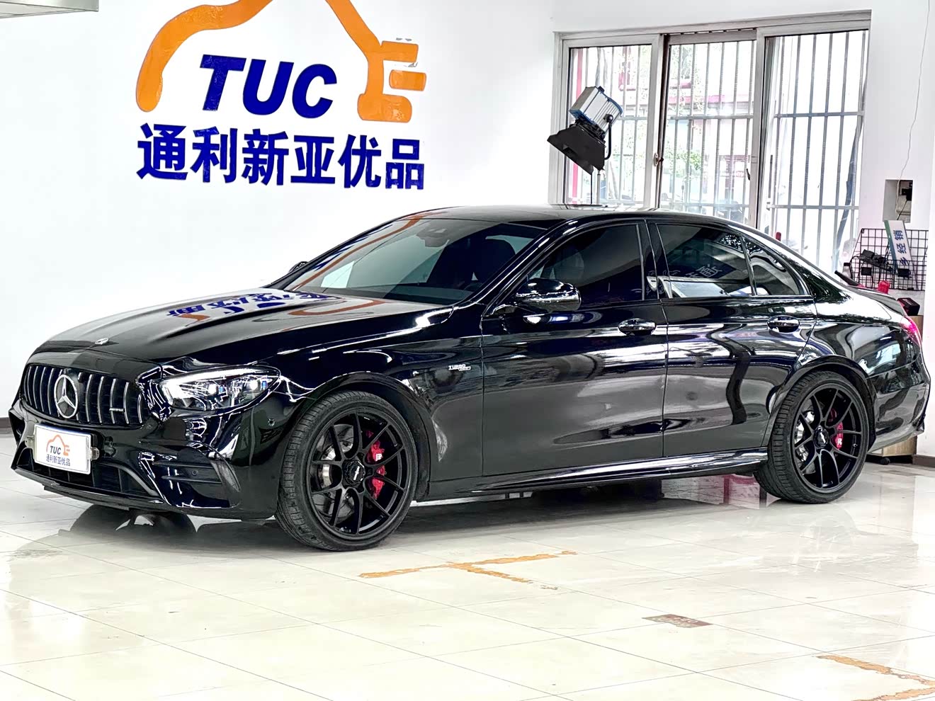 Mercedes-Benz E AMG 2023 immagine di auto 