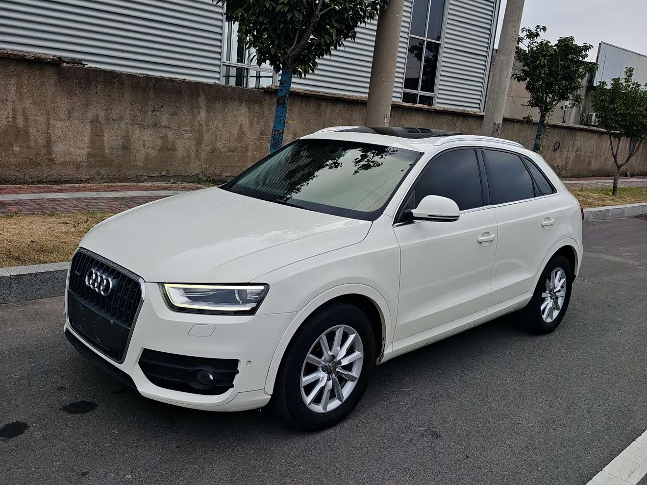 Audi Q3 (Imported) 2013 car image 