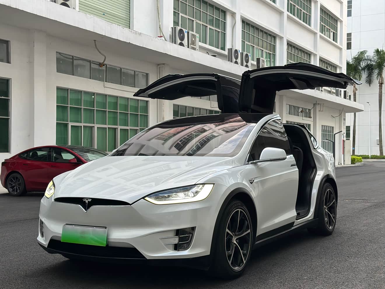 Tesla Model X 2017 Tesla Model X 2017 car image