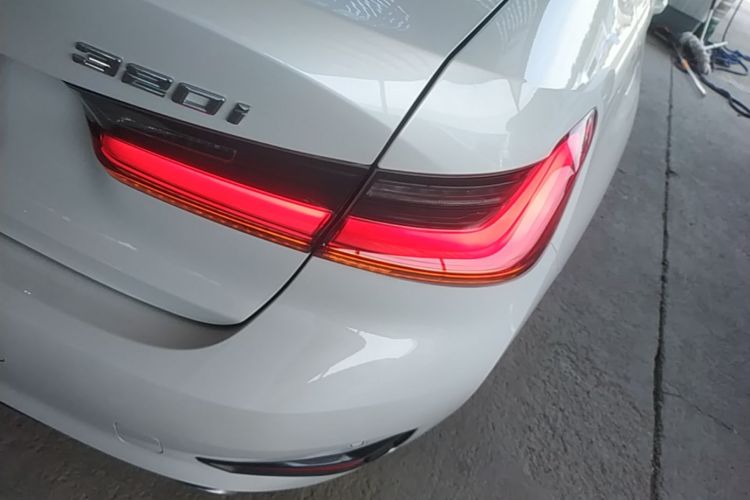 BMW 3 Series 2021 car image #8