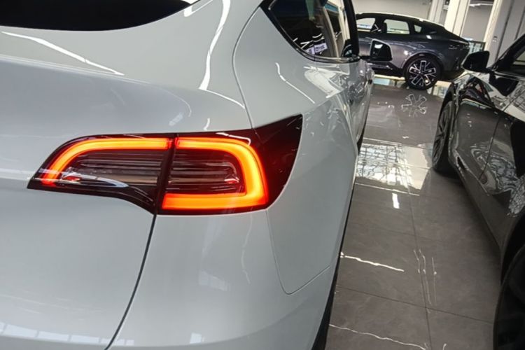 Tesla Model Y 2023 #8 Tesla Model Y 2023 immagine di auto #8