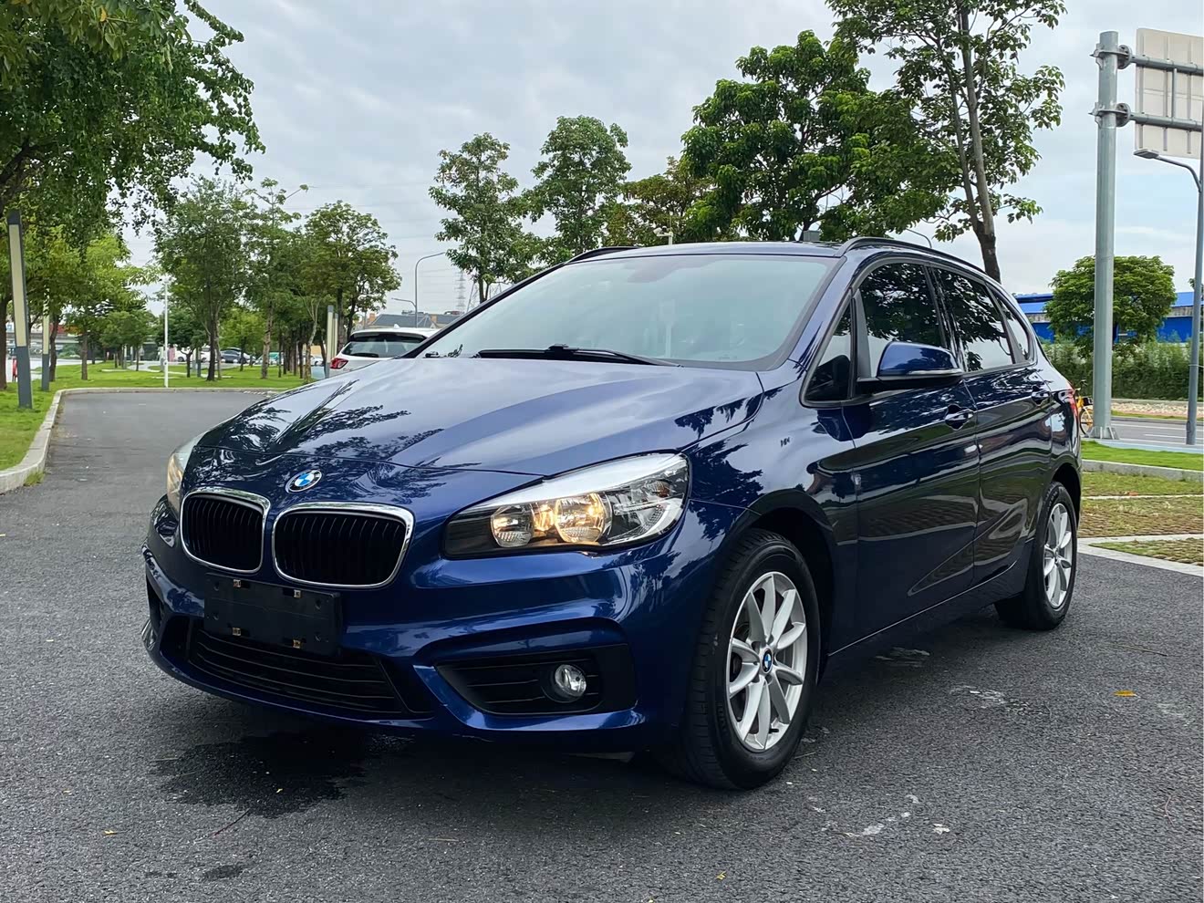 BMW 2 Series Tourer 2016 car image 