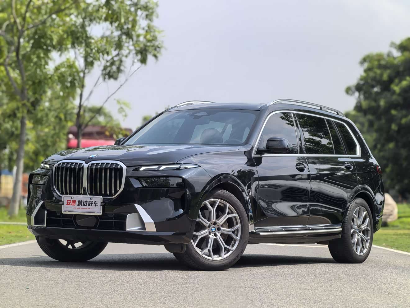 BMW X7 2023 car image 