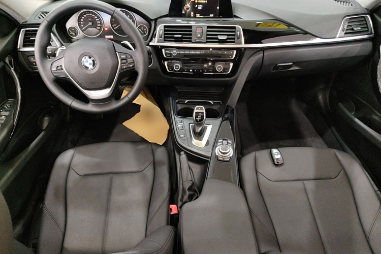 BMW 3 Series 2017 car image #11