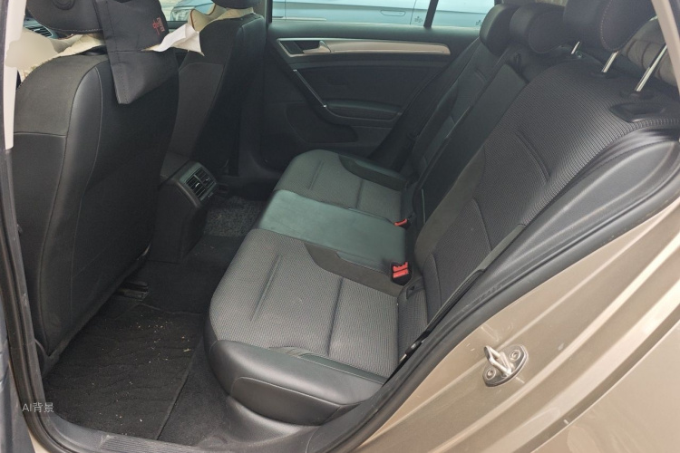 Volkswagen Golf 2019 car image #19