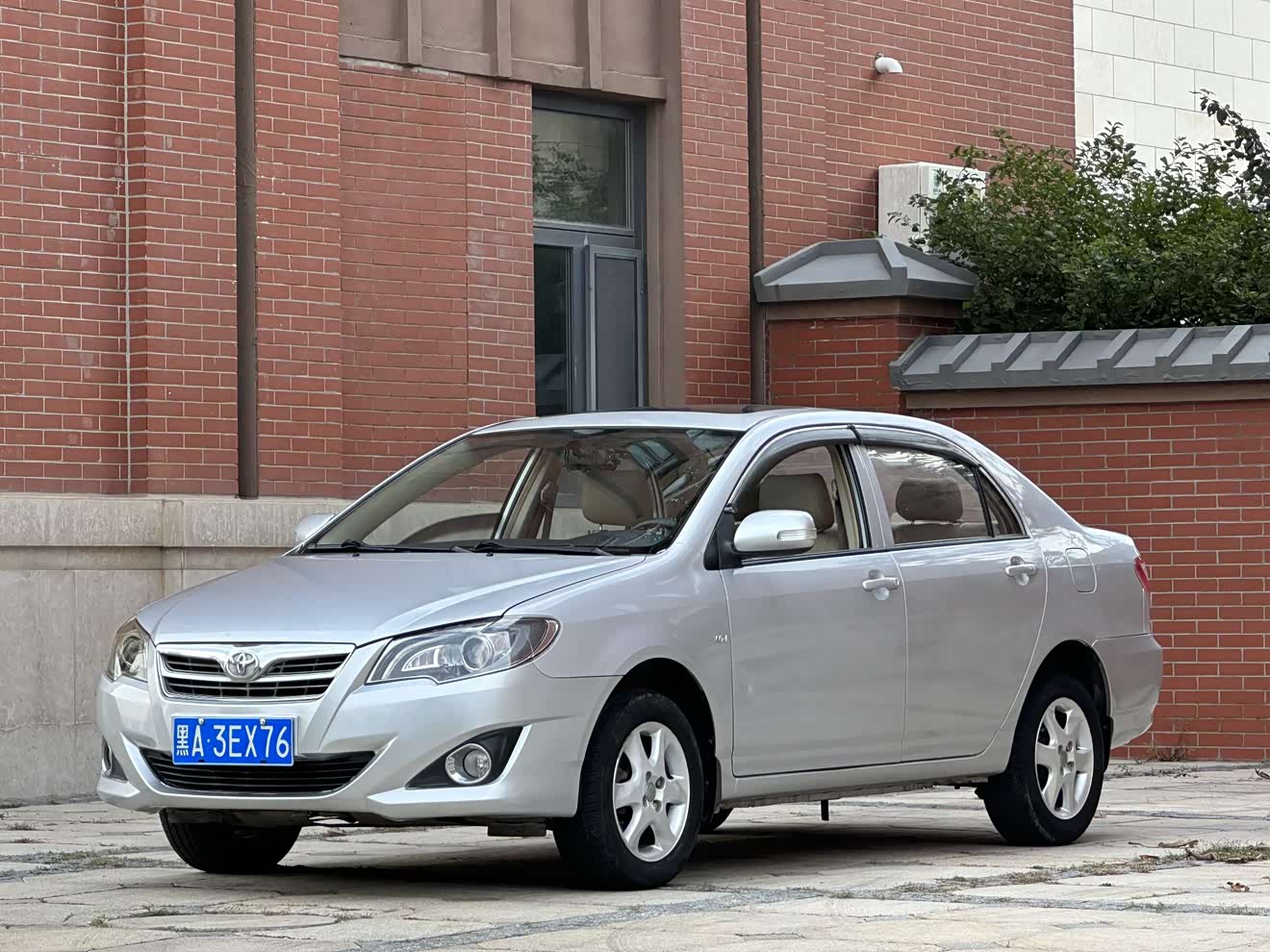 Toyota Reiz 2013 immagine di auto 