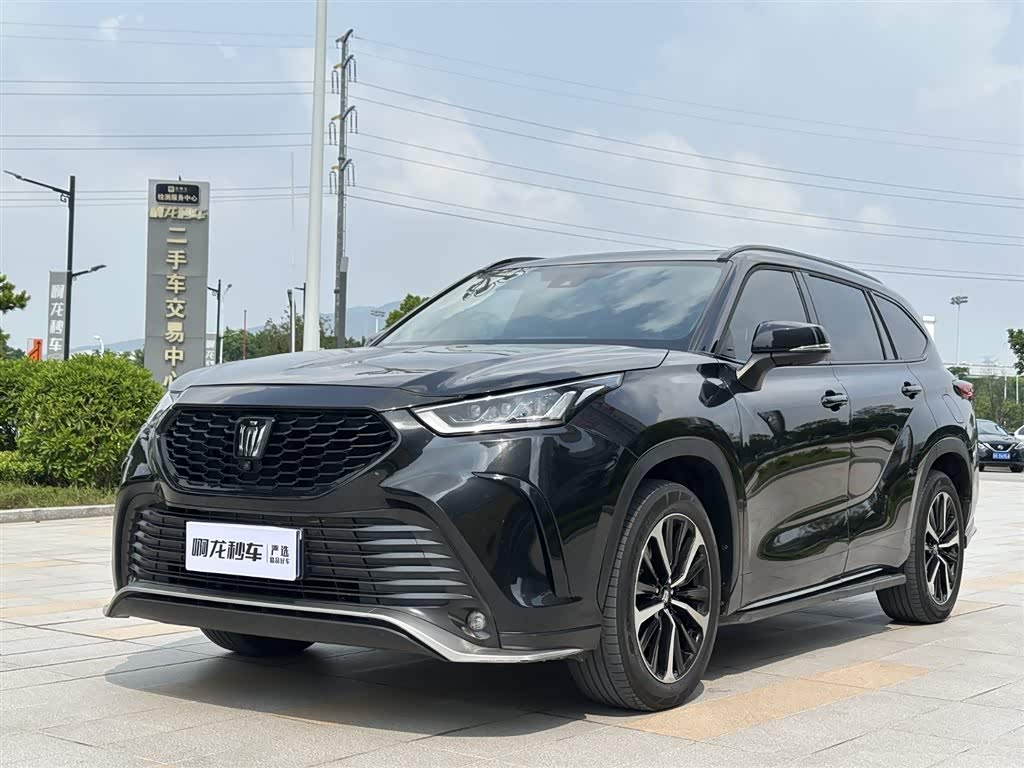 Toyota Crown Kluger 2023 immagine di auto 