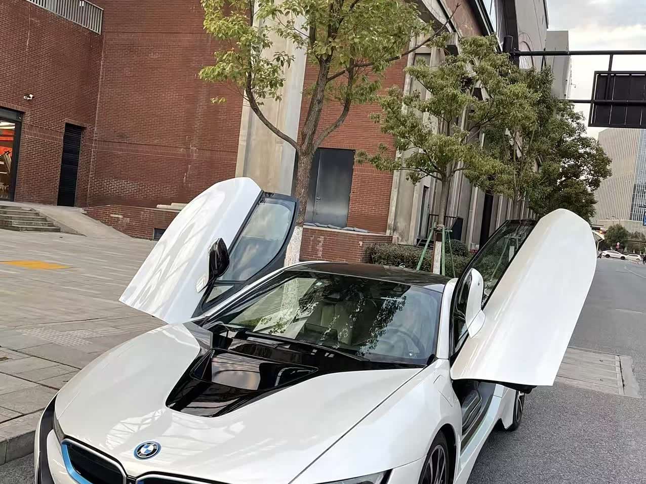 BMW i8 2016 BMW i8 2016 car image