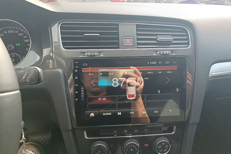 Volkswagen Golf 2018 car image #17