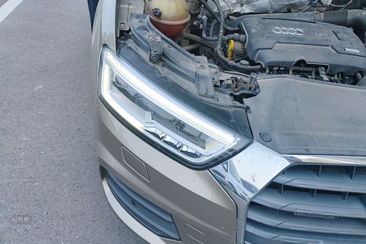 Audi Q3 2017 car image #8