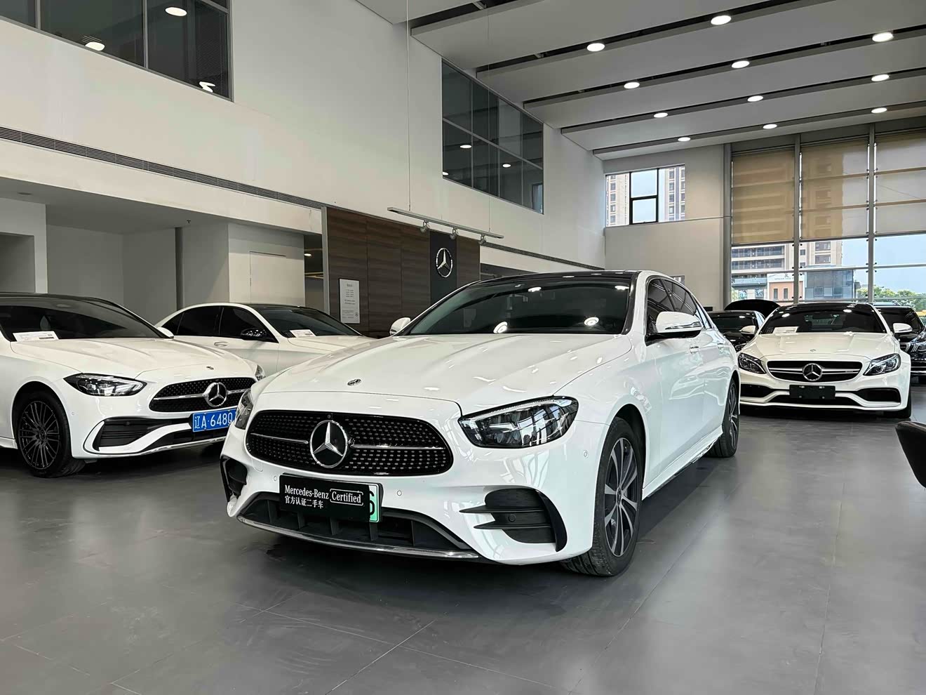 Mercedes-Benz E Class New Energy 2023 car image 